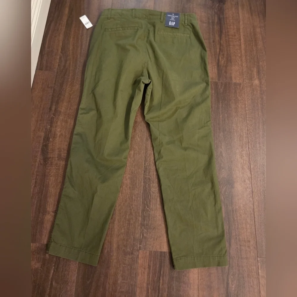 NWT GAP Women's Olive Chinos